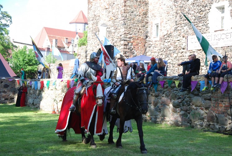 Rycerze na koniach